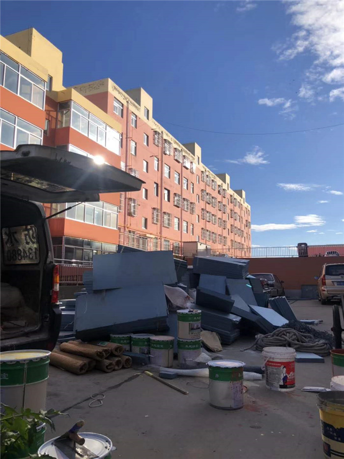  陜西漏水堵漏施工單位給榆林小區(qū)樓防水堵漏施工